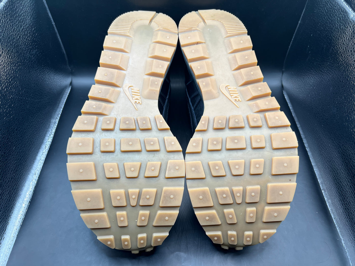 (11) Sacai x VaporWaffle Black Gum