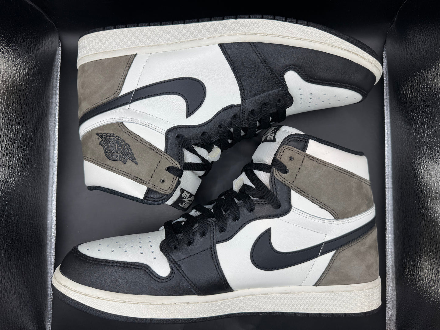 (12) Jordan 1 Retro High OG Dark Mocha