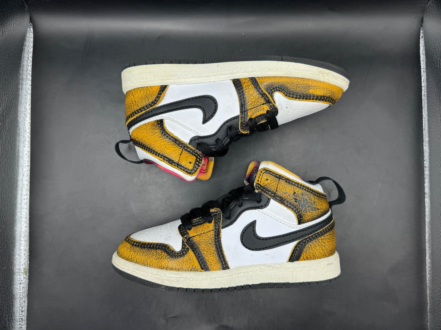 (11C) Jordan 1 Mid SE Wear Away Taxi