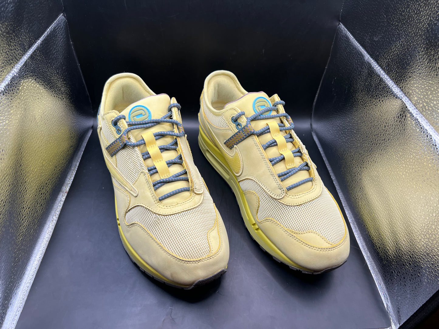 (13) Nike Air Max 1 Travis Scott Saturn Gold