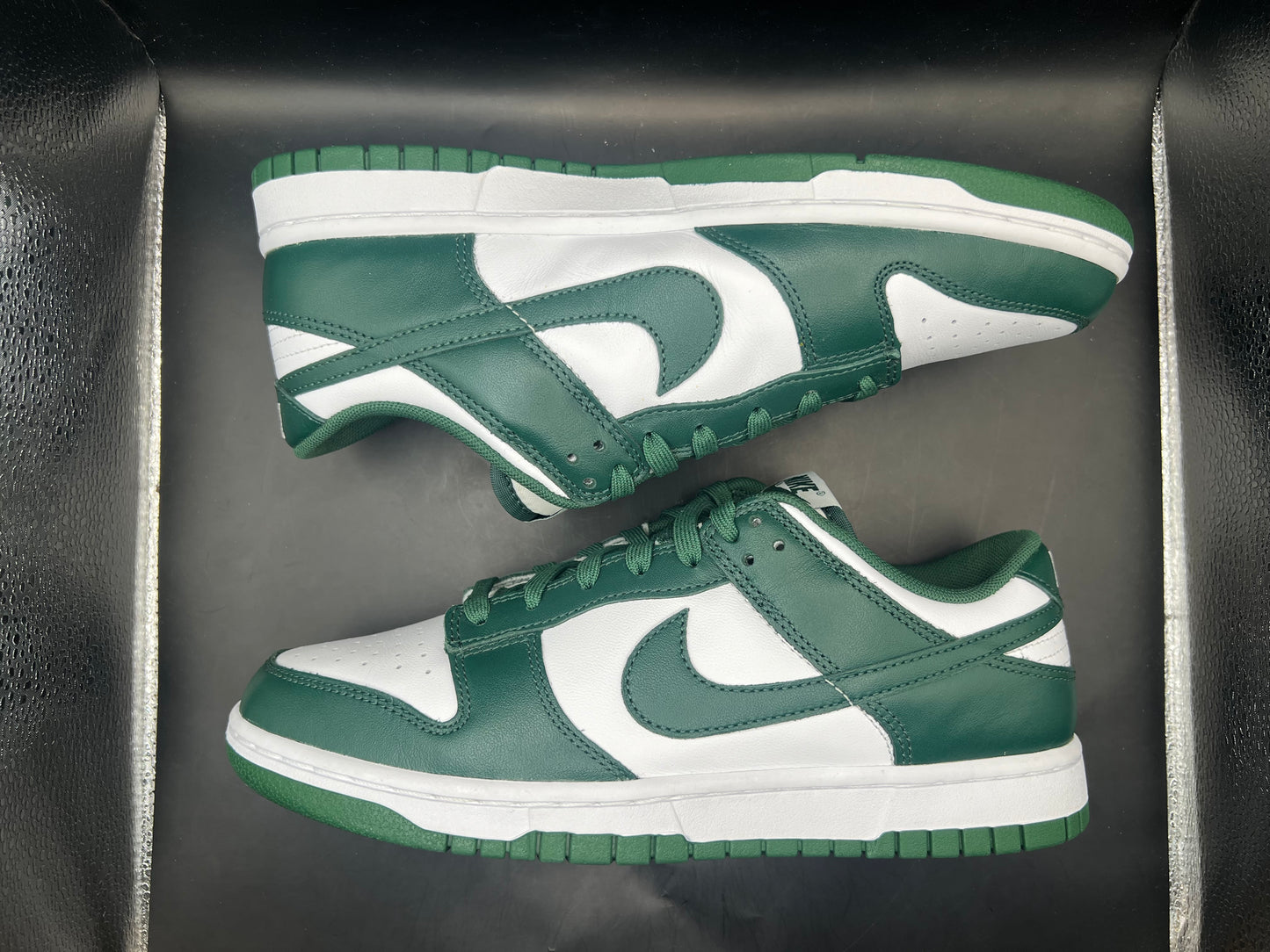 (8.5) Nike Dunk Low Michigan State