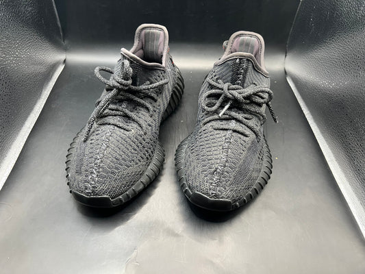 (4.5) Yeezy Boost 350 V2 Black Non-Reflective