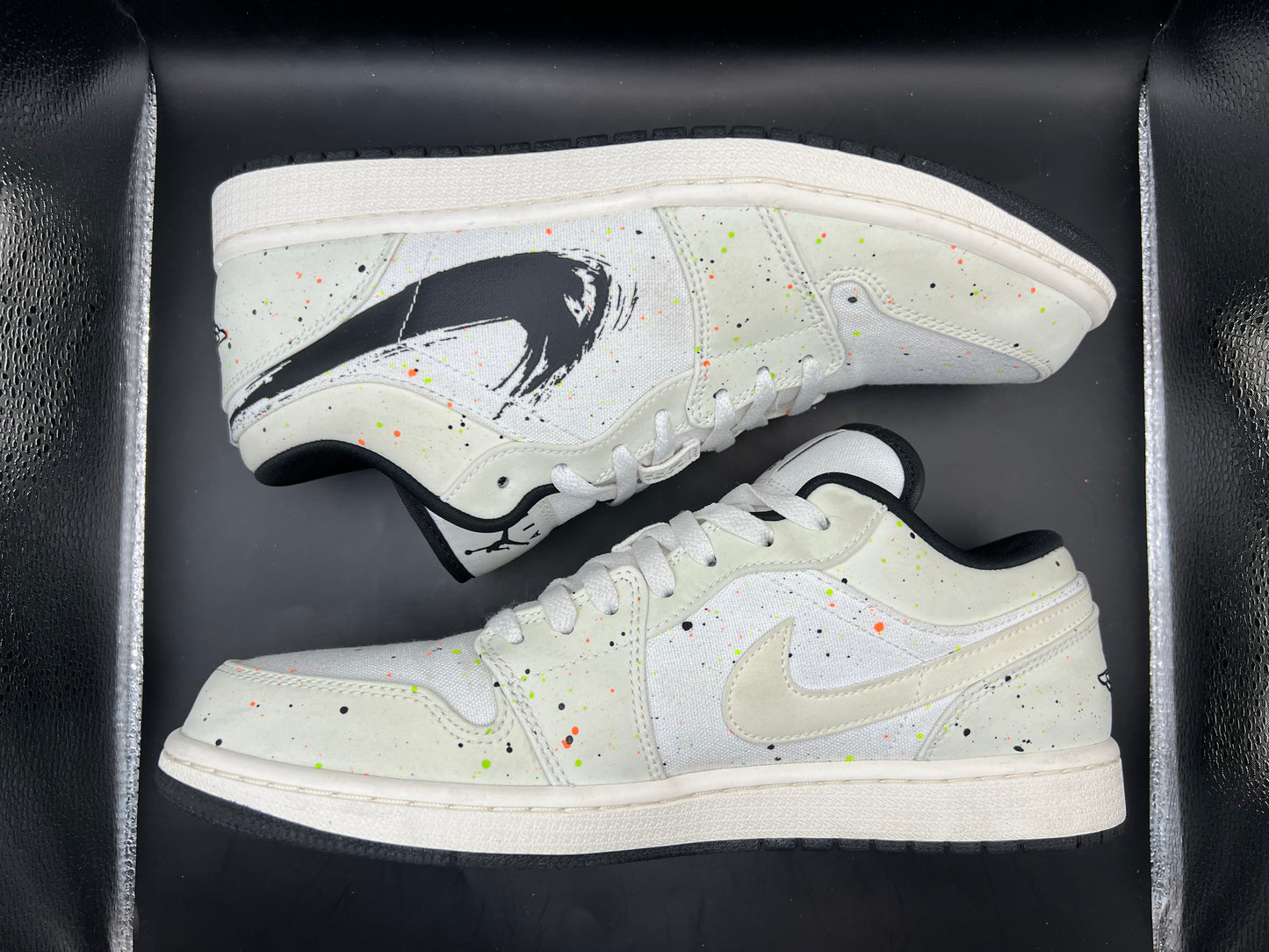 (11) Jordan 1 Low Paint Splatter