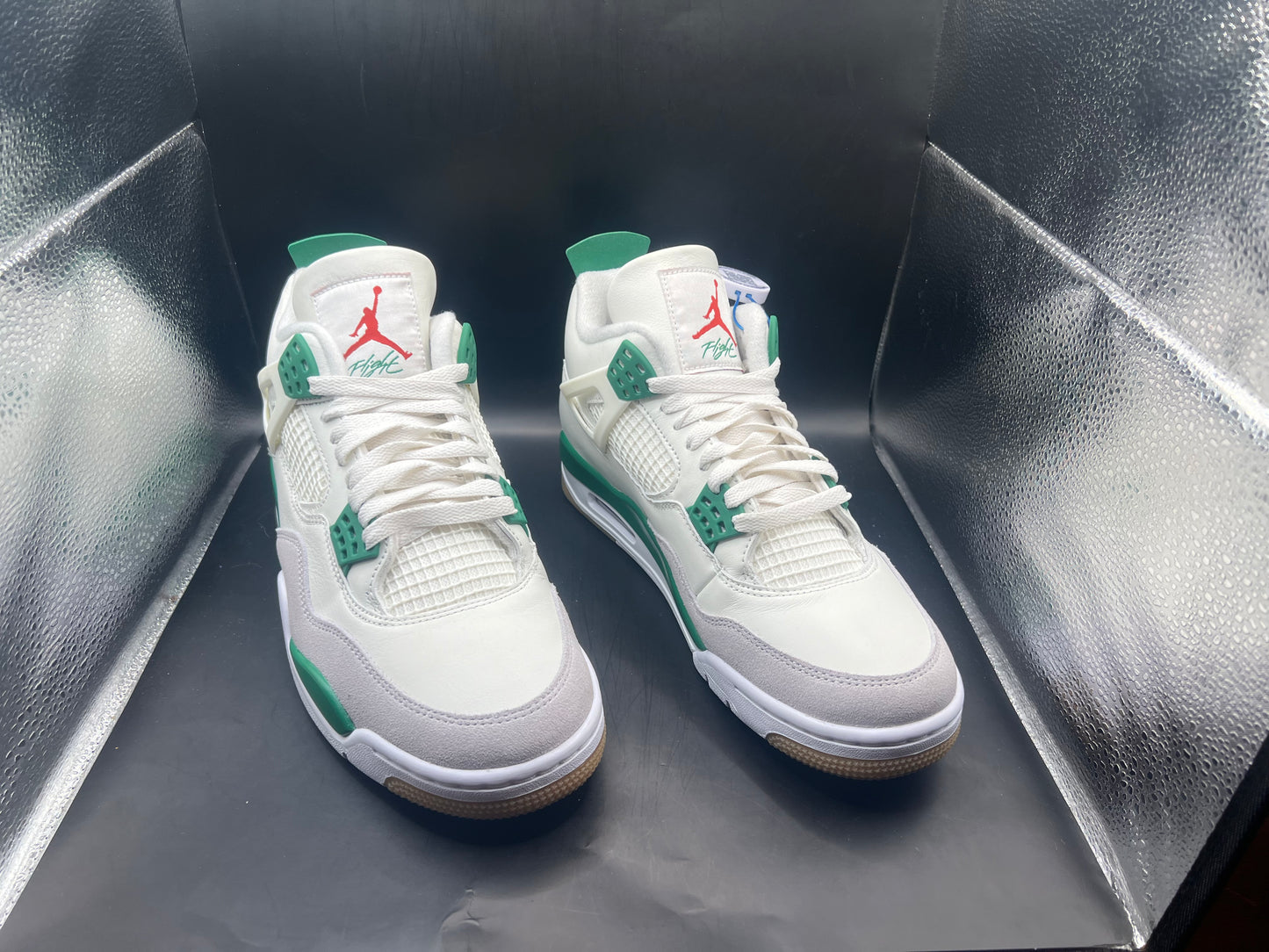 (9.5) SB x Jordan 4 Retro Pine Green