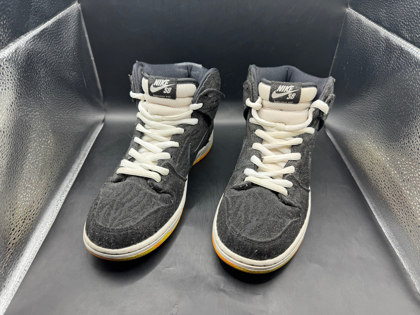 (8) Nike Dunk High SB Pro Skunk