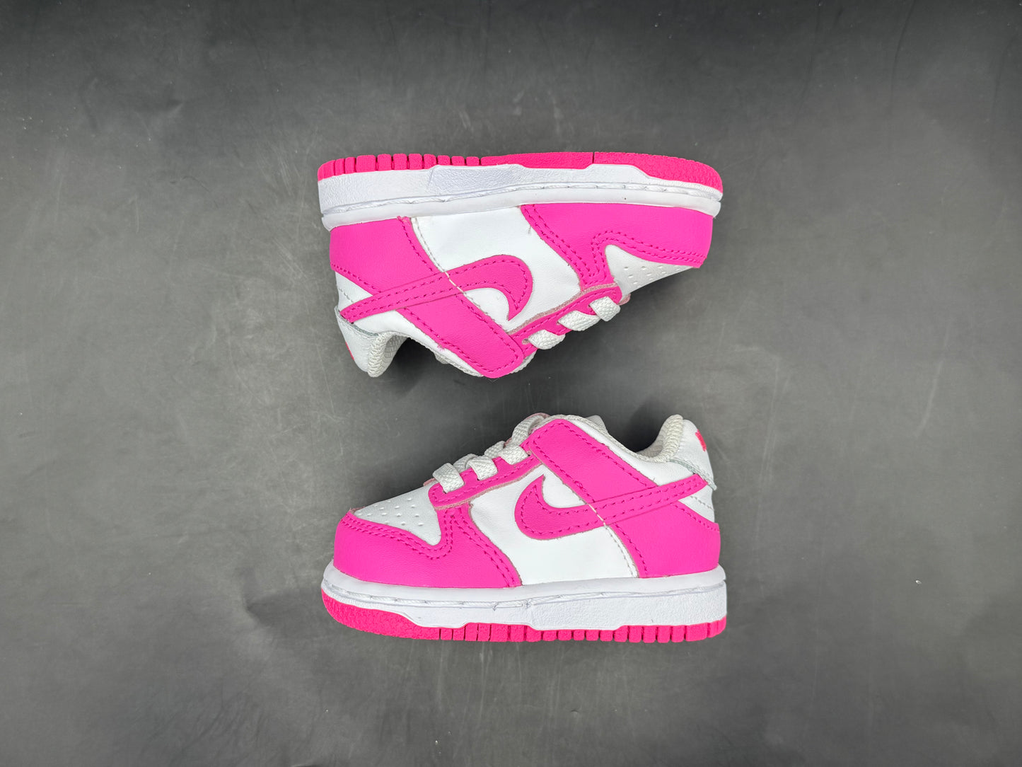 (2C) Nike Dunk Low Laser Fuchsia