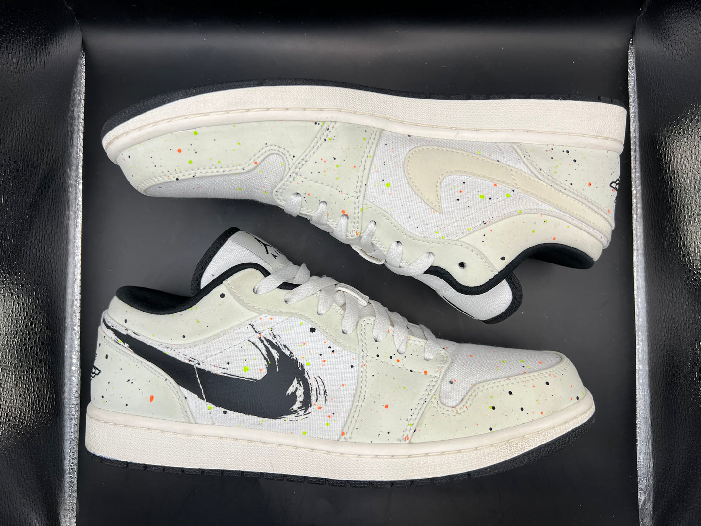 (11) Jordan 1 Low Paint Splatter