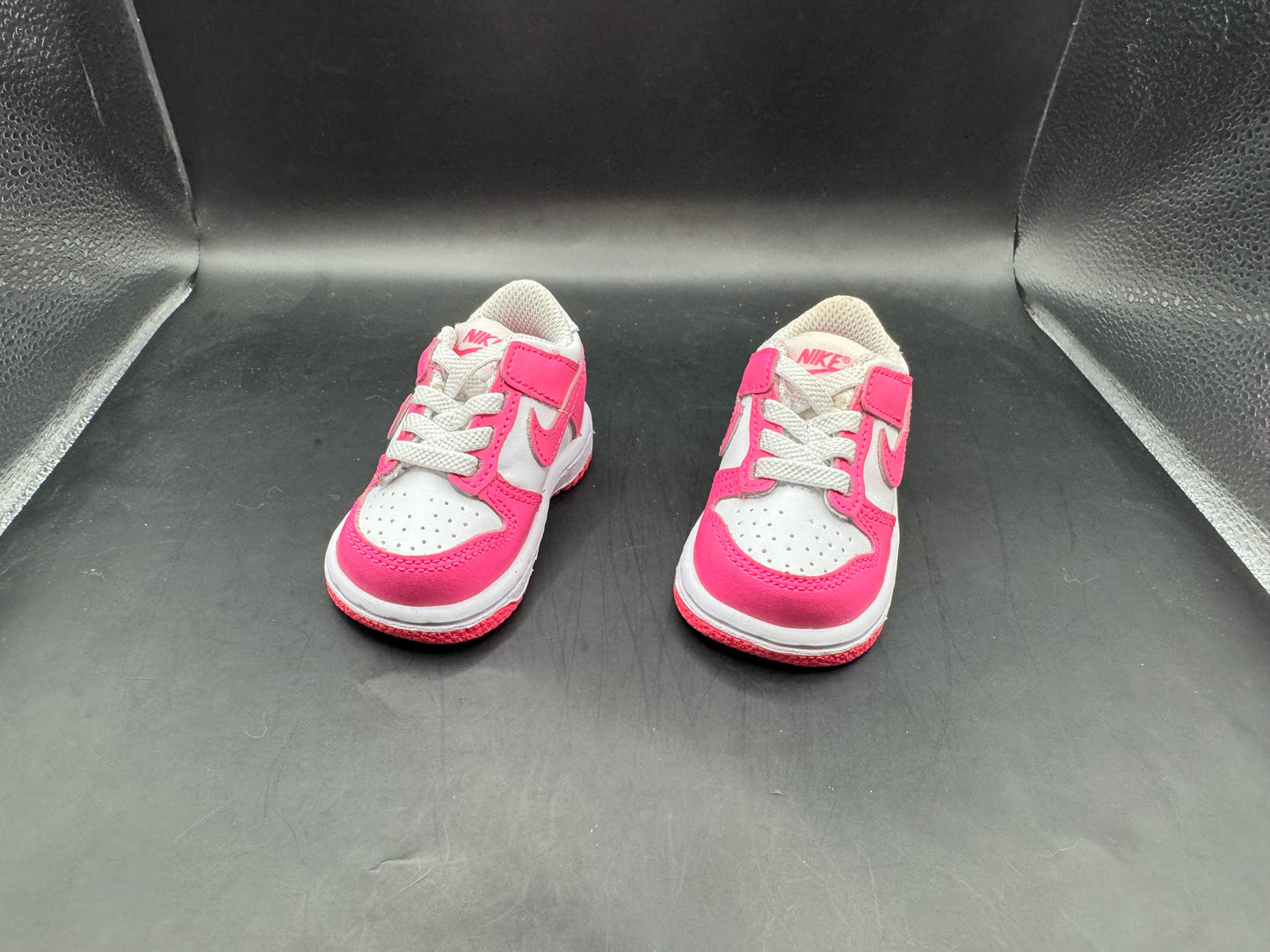 (2C) Nike Dunk Low Laser Fuchsia